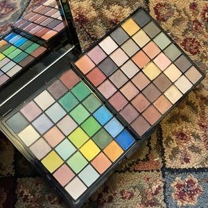 Avon ultimate eyeshadow palette